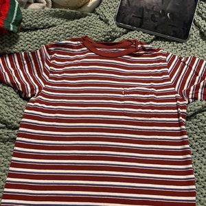 Small men’s Levi tee